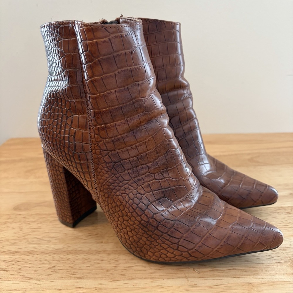Bamboo Crocodile Embossed Brown Ankle Boots Bellflower 7 Block Heel‎ Booties